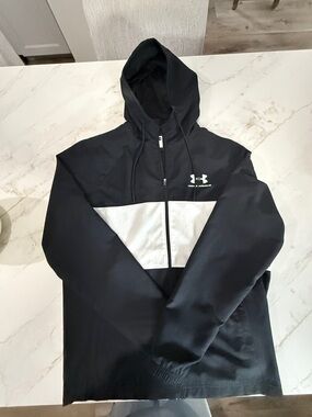 Under Armour Black and White Hooded Windbreaker Pullover